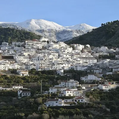 Canillas con las cumbres nevadas