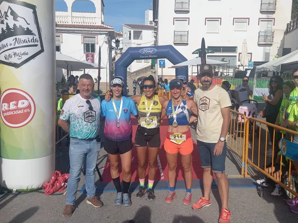 Podio femenino distancia corta 2023