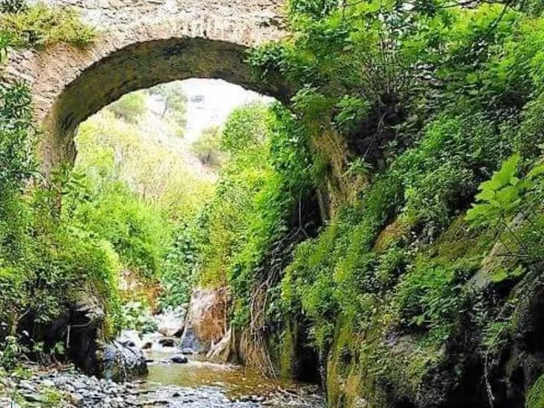 Puente romano sobre el río Cájula