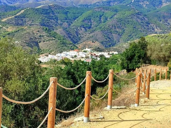 Mirador hacia Canillas de Albaida