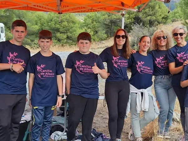 Voluntarios en la carpa